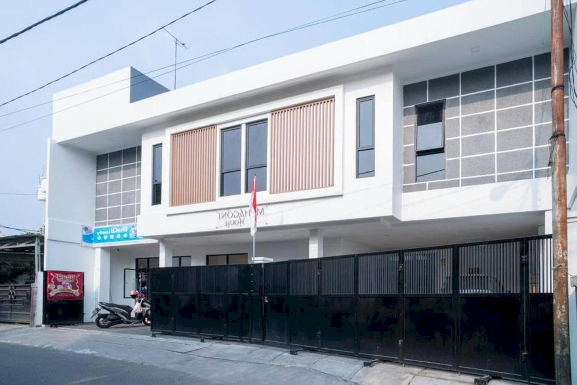 Oyo 94143 Mahagoni House Syariah Hotel โบกอร์ ภายนอก รูปภาพ