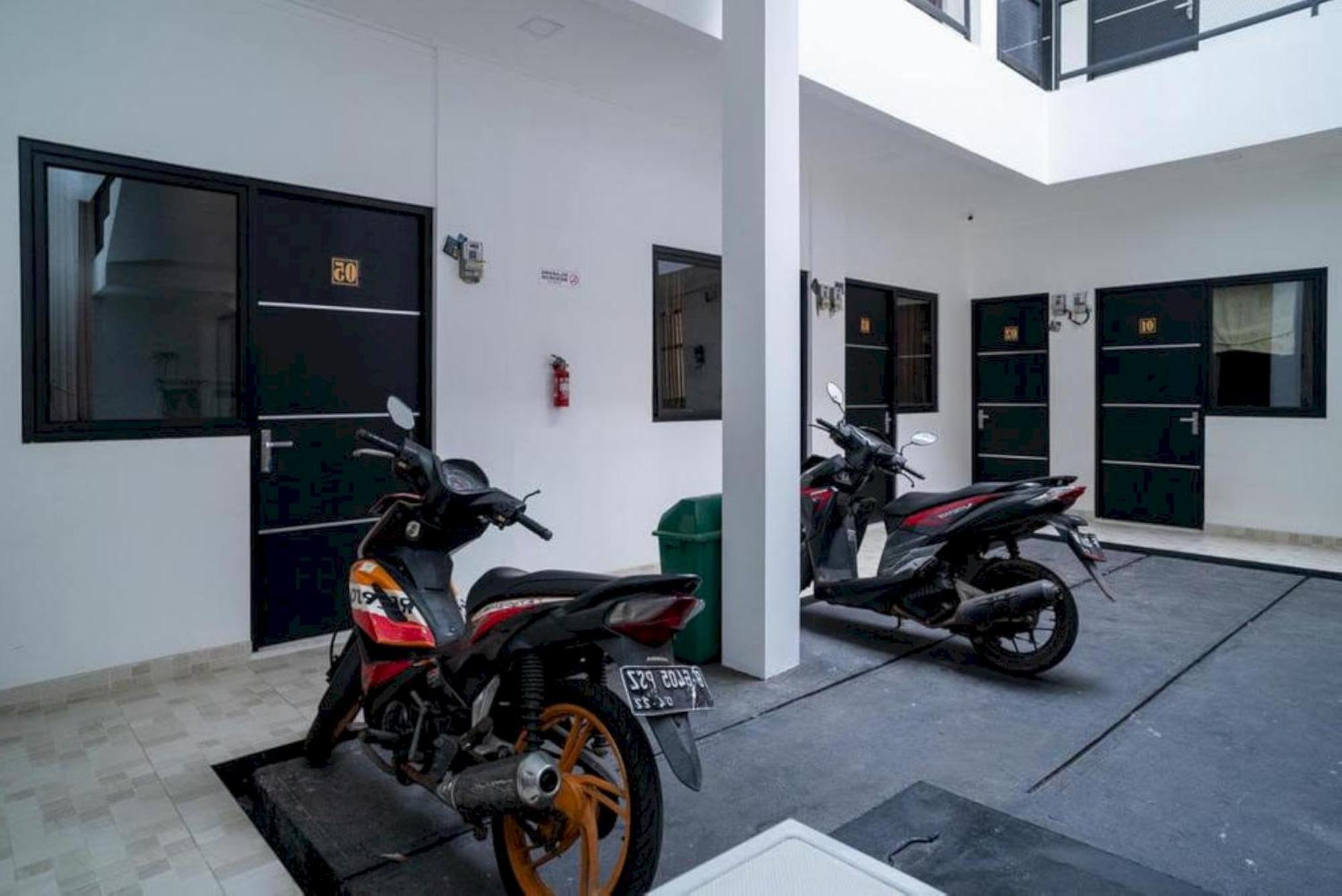 Oyo 94143 Mahagoni House Syariah Hotel โบกอร์ ภายนอก รูปภาพ