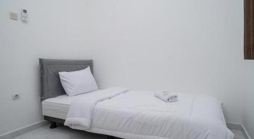 Oyo 94143 Mahagoni House Syariah Hotel โบกอร์ ภายนอก รูปภาพ