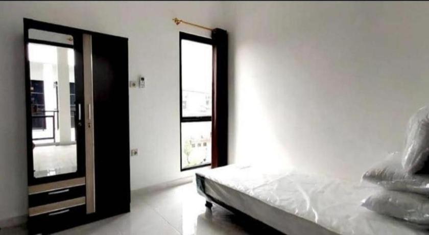 Oyo 94143 Mahagoni House Syariah Hotel โบกอร์ ภายนอก รูปภาพ